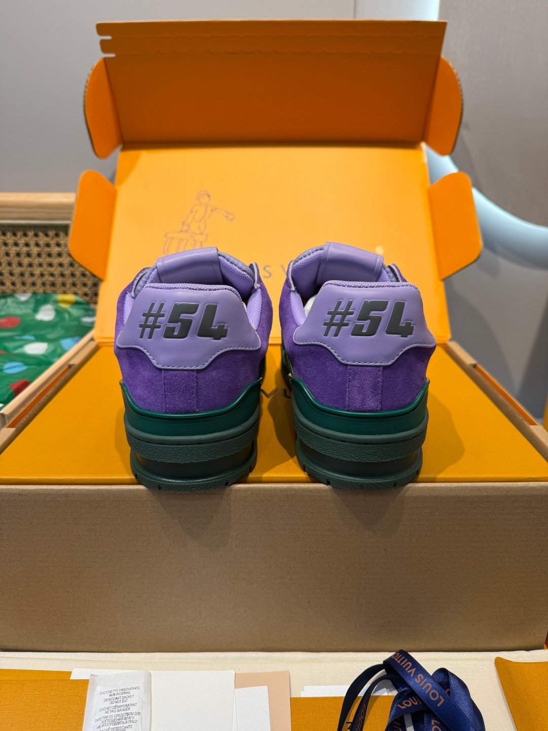 Sneakers Trainer 'Violet Vert' — vue 3