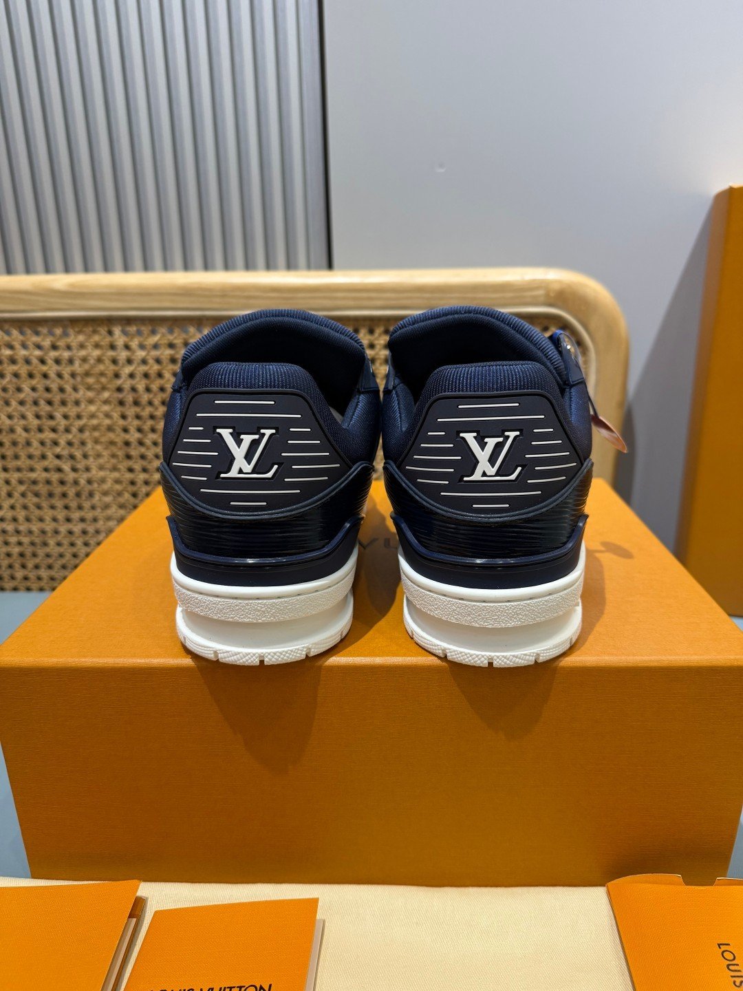 Sneakers Trainer 'Bleu Marine Verni' — vue 2