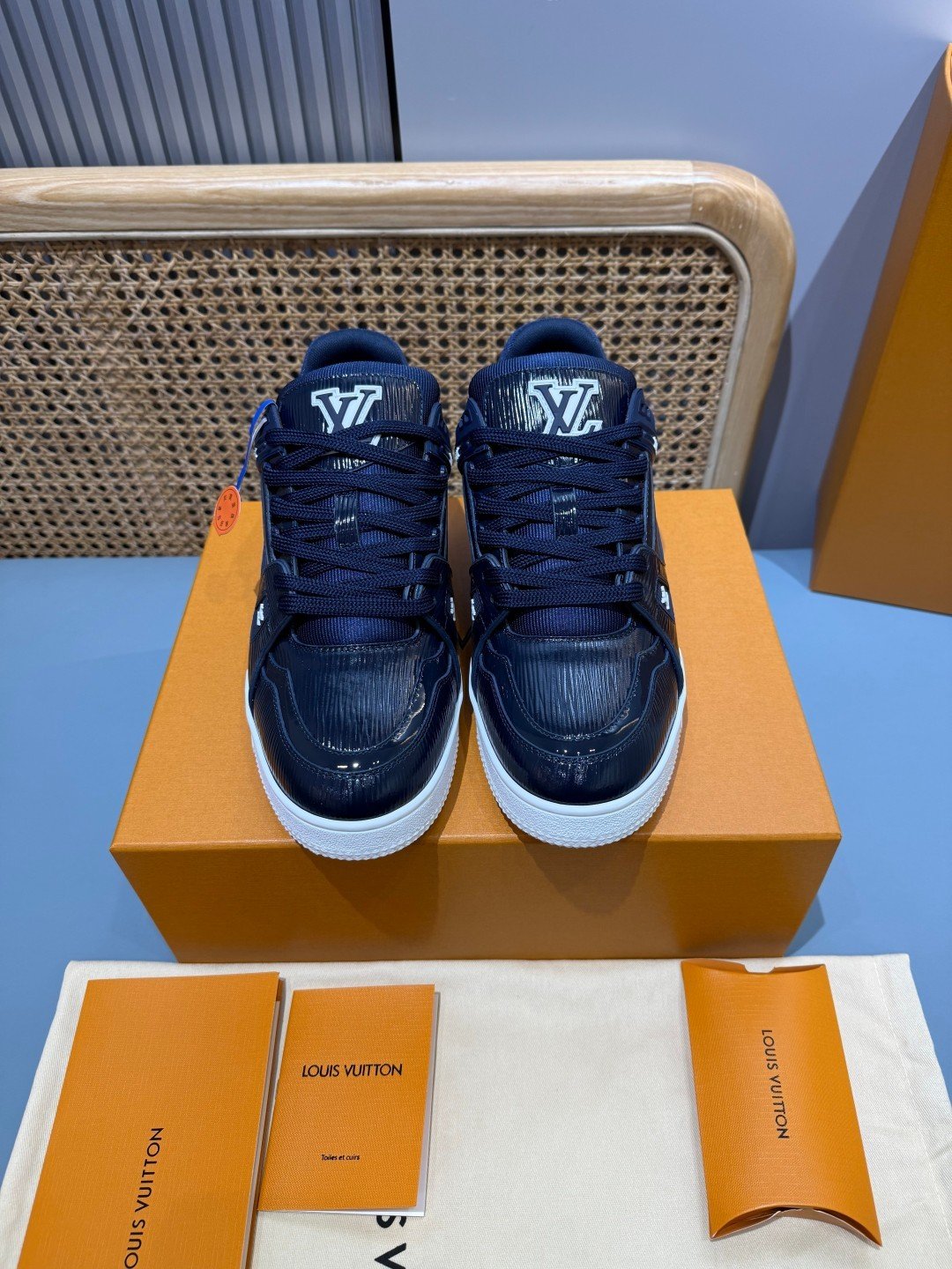 Sneakers Trainer 'Bleu Marine Verni' — vue 4