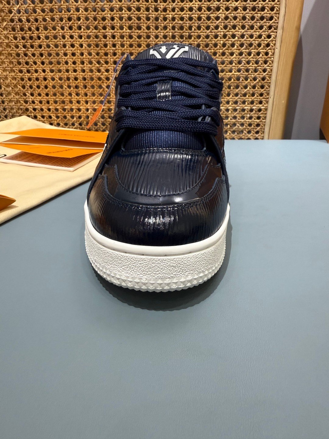 Sneakers Trainer 'Bleu Marine Verni' — vue 9