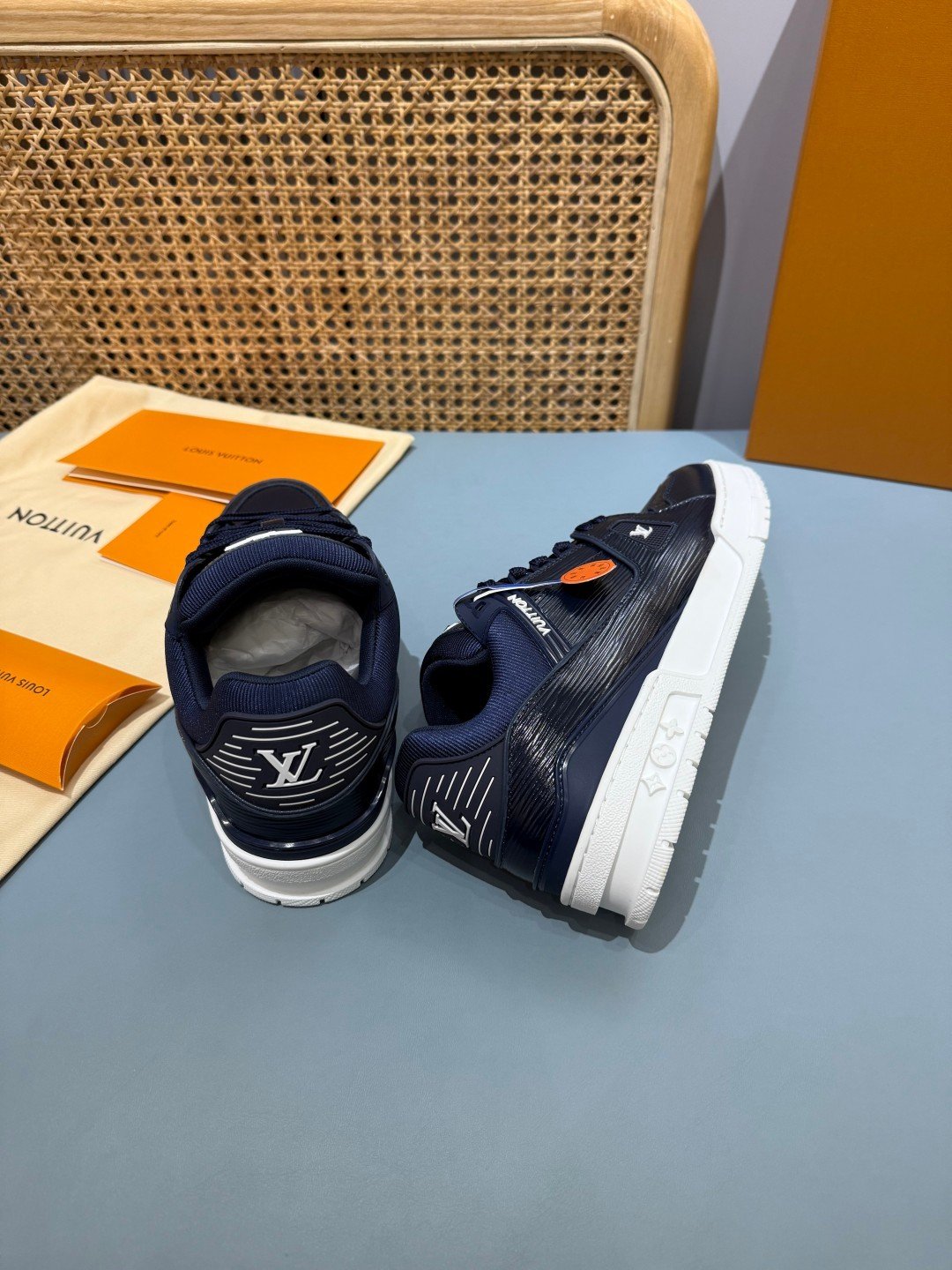 Sneakers Trainer 'Bleu Marine Verni' — vue 24