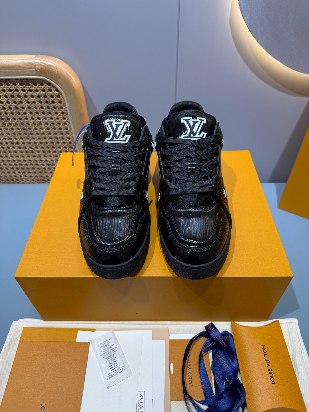 Sneakers Trainer 'Noir Verni' — vue 4
