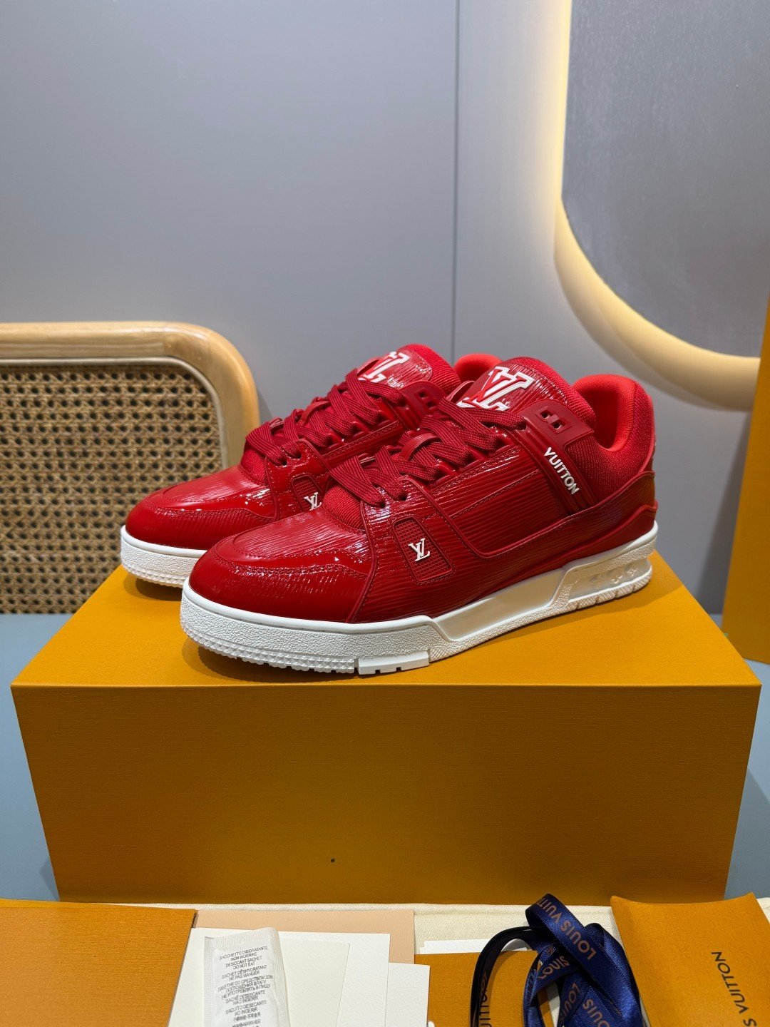 Sneakers Trainer 'Rouge Verni' — vue 3