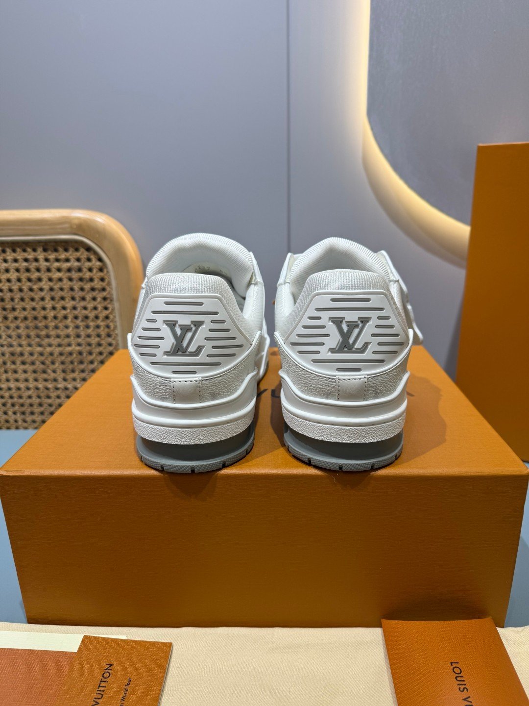 Sneakers Trainer 'Blanc Graffiti' — vue 2