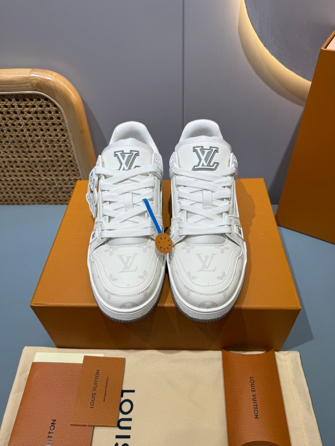 Sneakers Trainer 'Blanc Graffiti' — vue 4