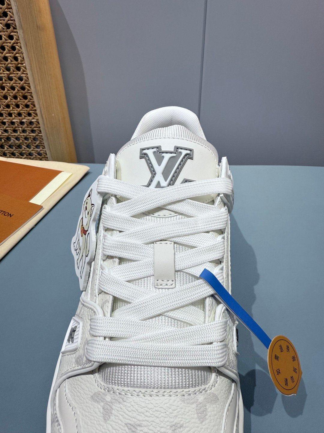 Sneakers Trainer 'Blanc Graffiti' — vue 7