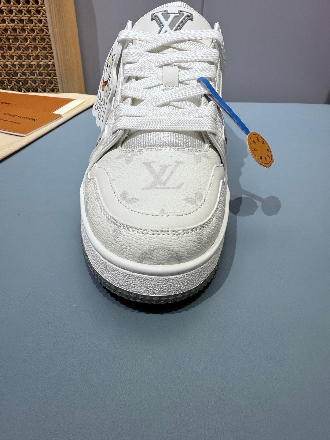 Sneakers Trainer 'Blanc Graffiti' — vue 8