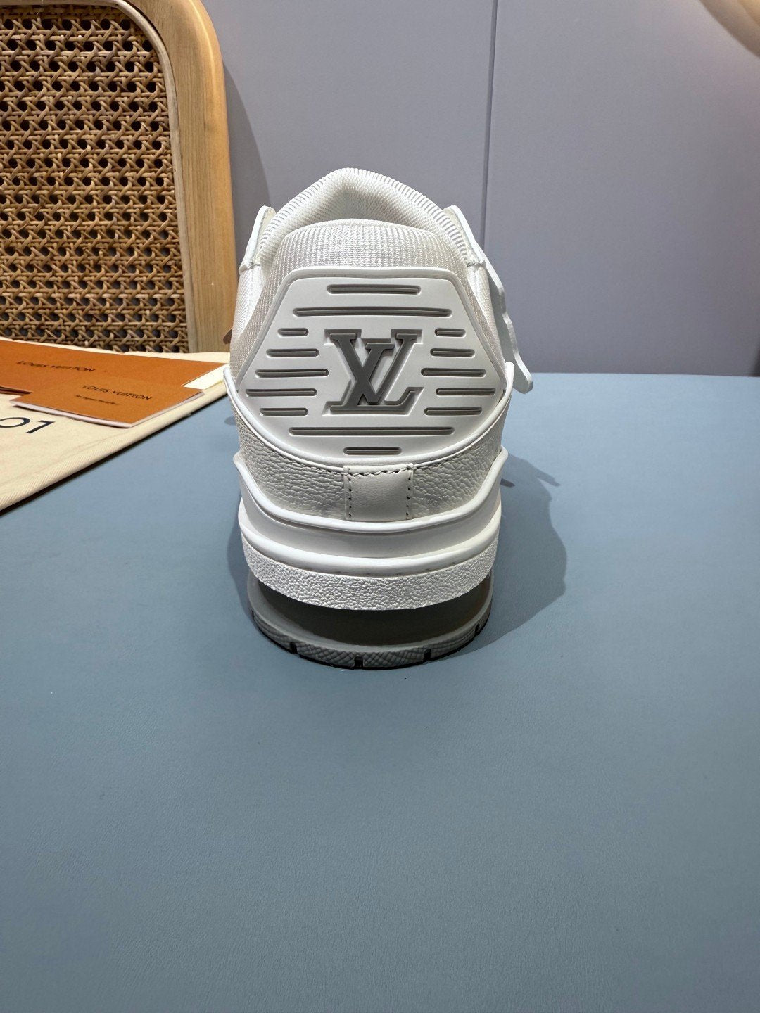 Sneakers Trainer 'Blanc Graffiti' — vue 9