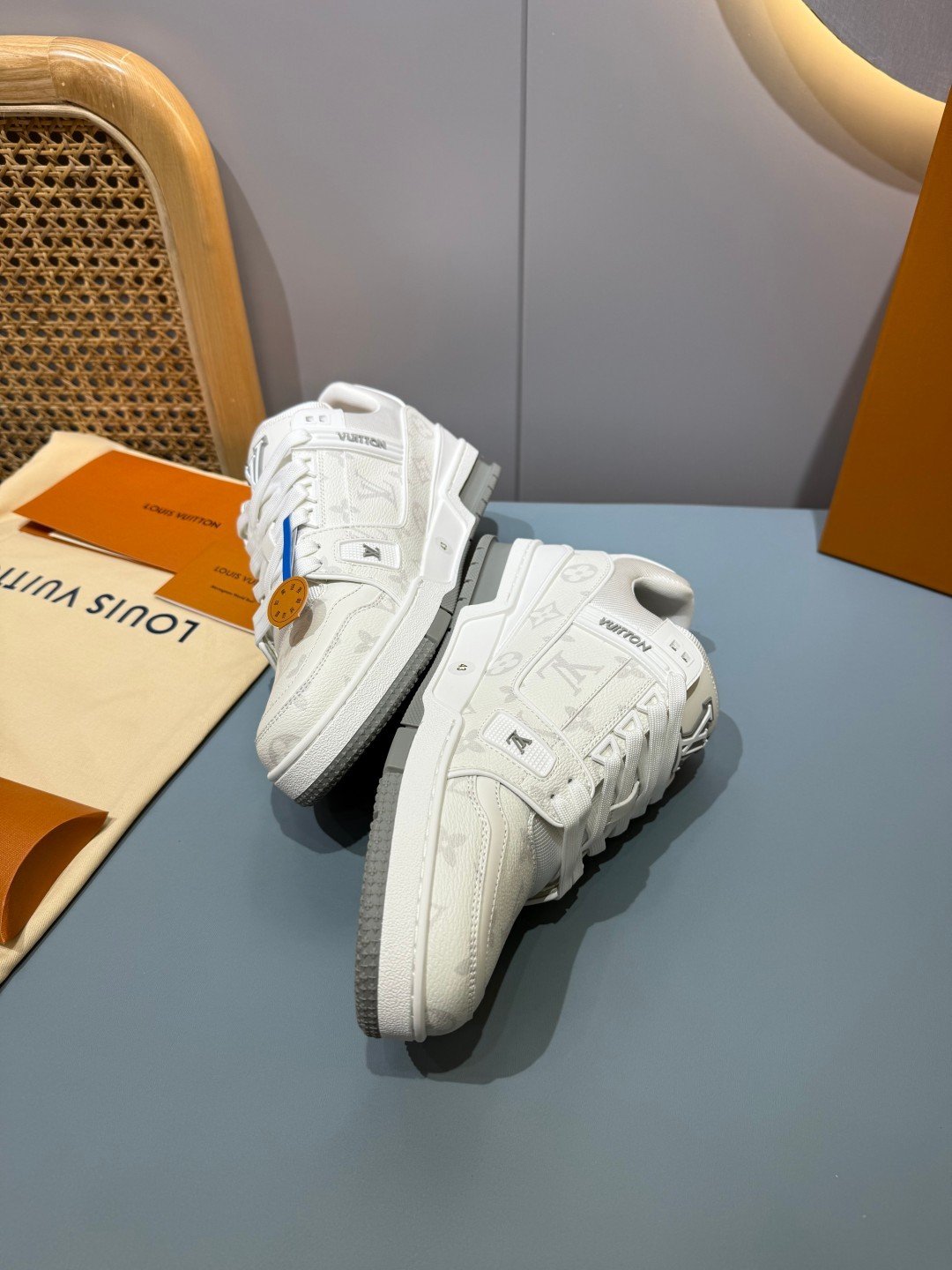 Sneakers Trainer 'Blanc Graffiti' — vue 14
