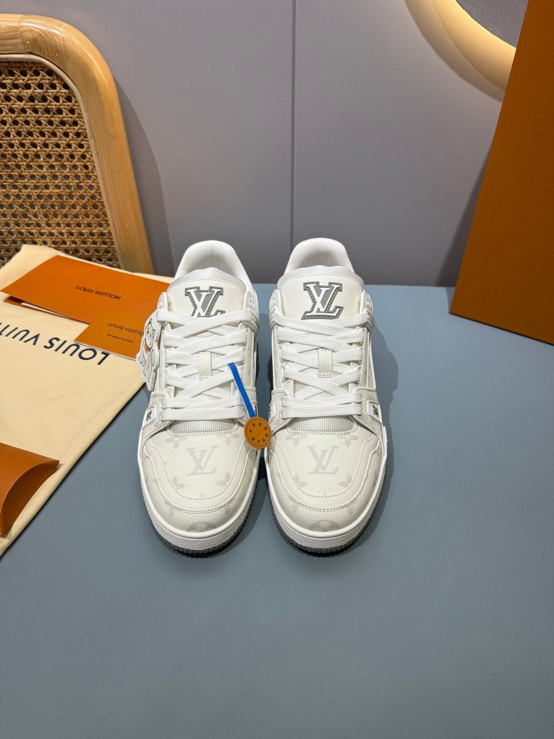 Sneakers Trainer 'Blanc Graffiti' — vue 17