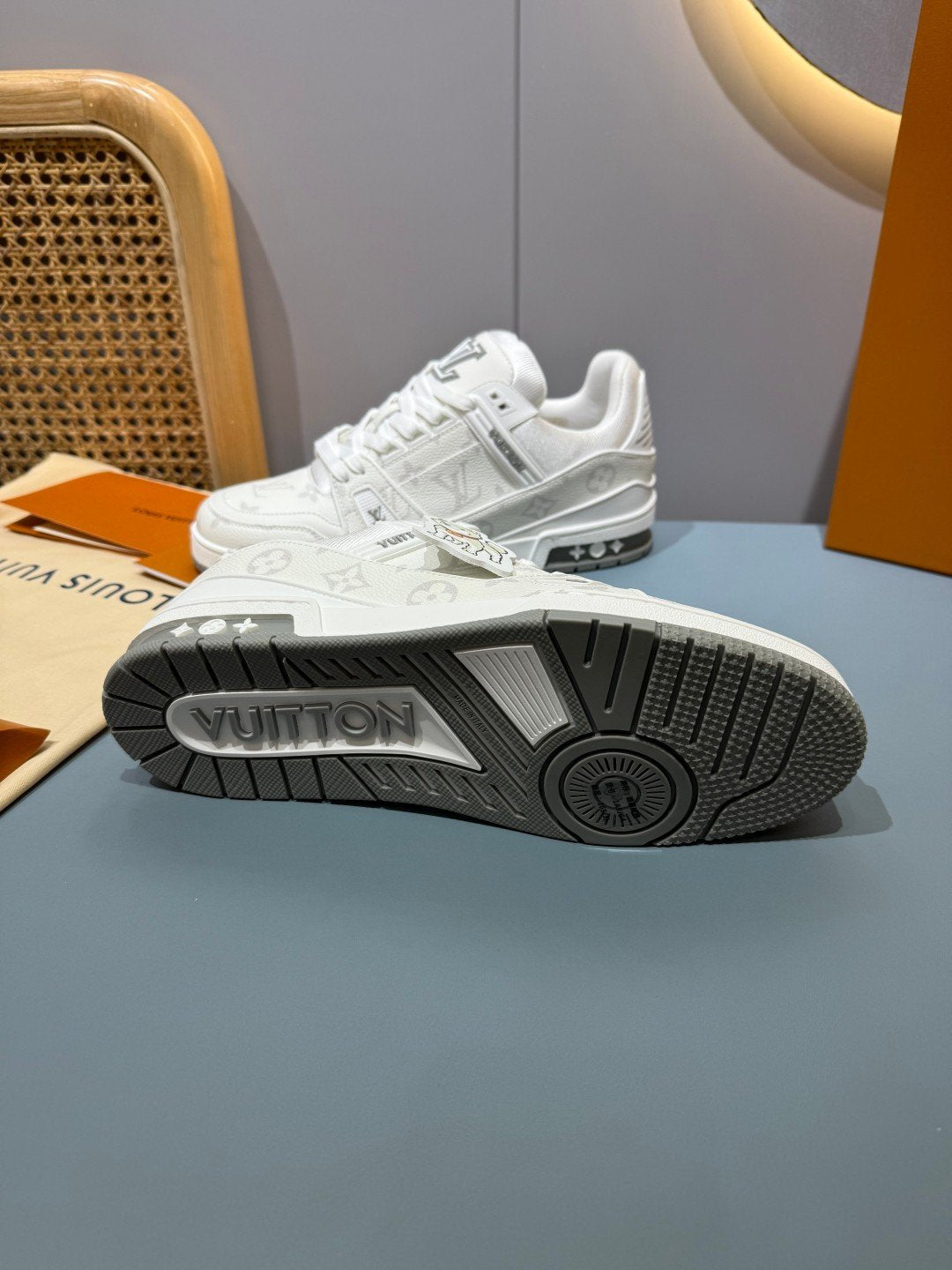 Sneakers Trainer 'Blanc Graffiti' — vue 18