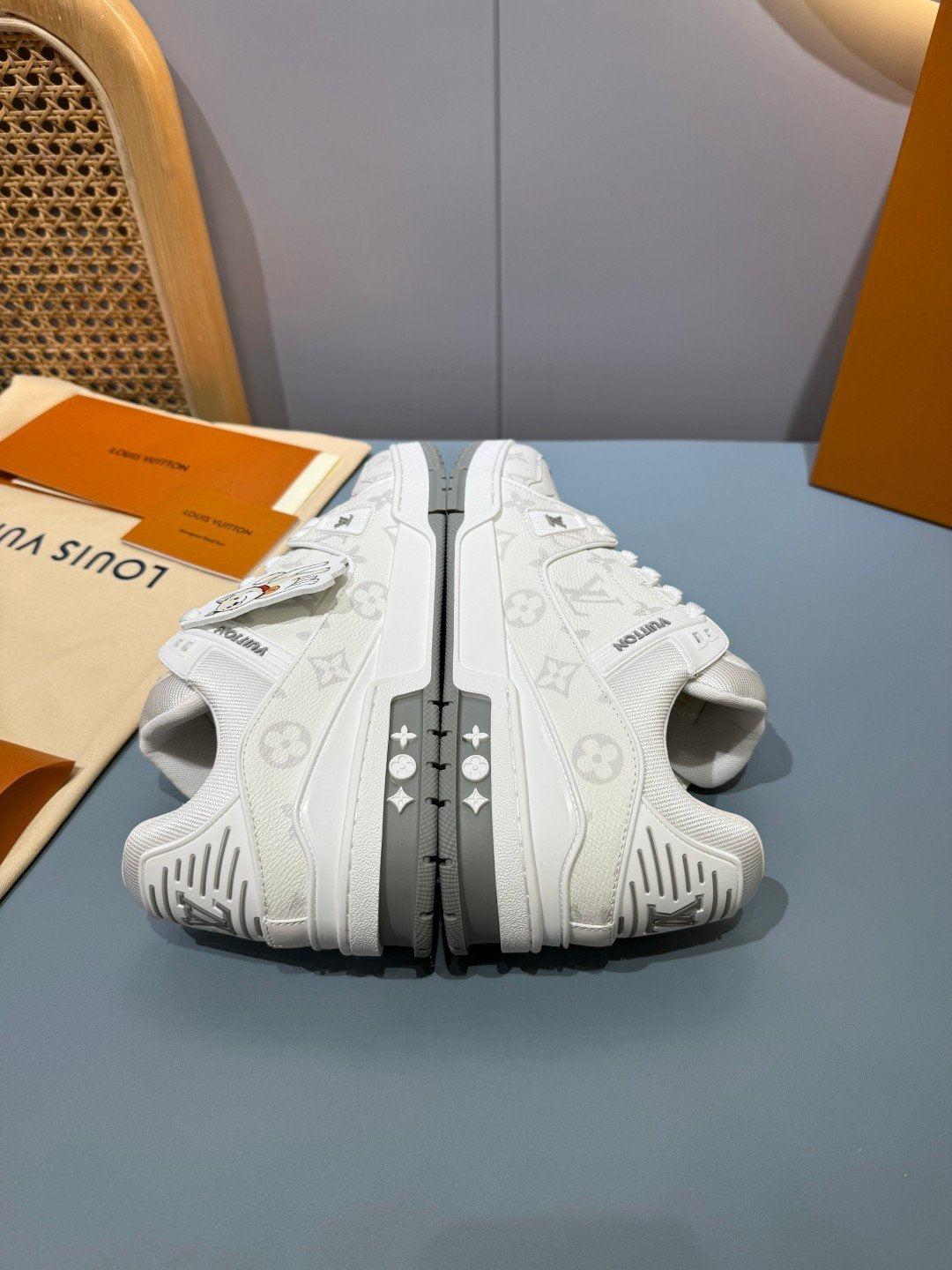 Sneakers Trainer 'Blanc Graffiti' — vue 19