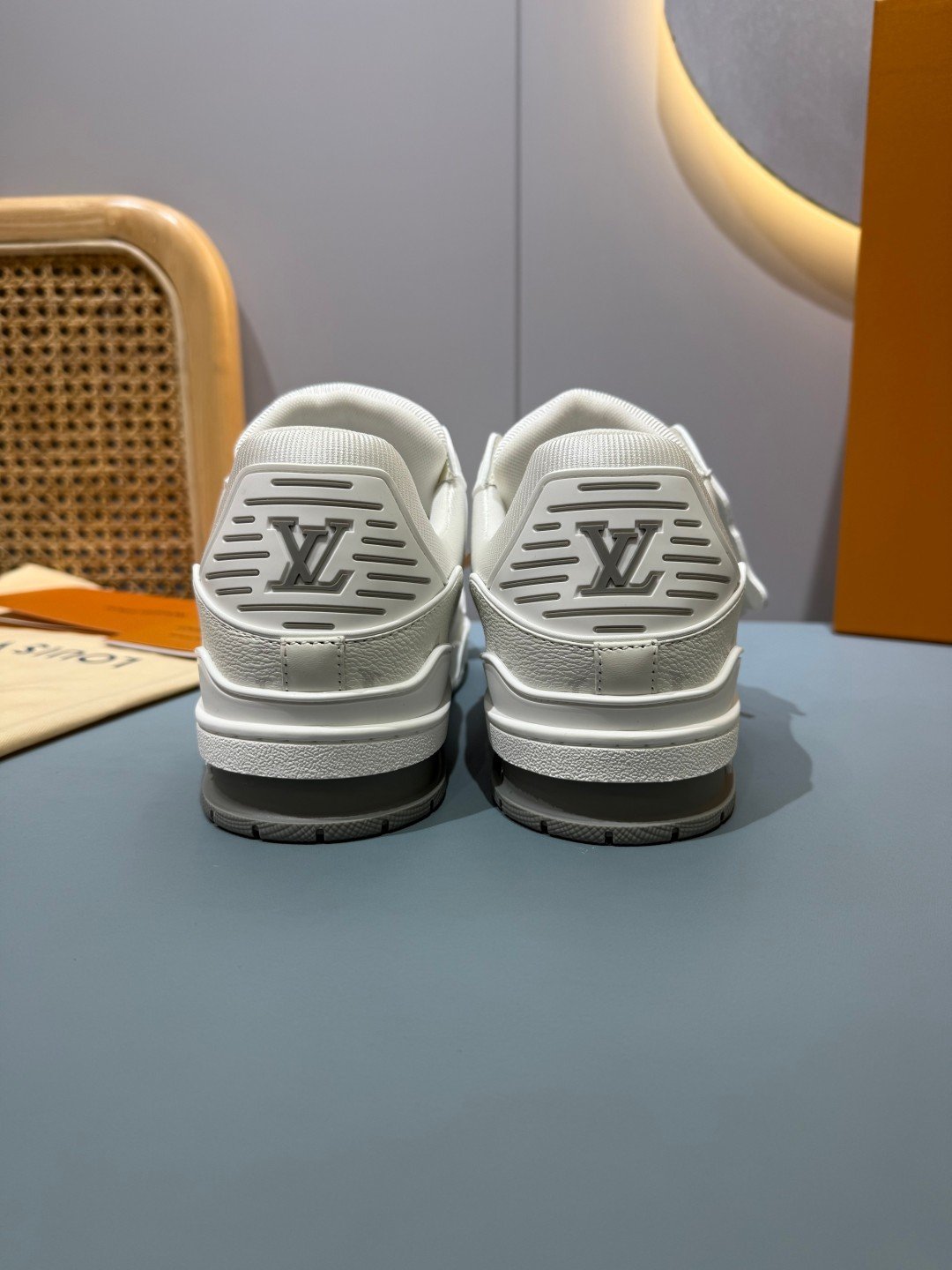 Sneakers Trainer 'Blanc Graffiti' — vue 20