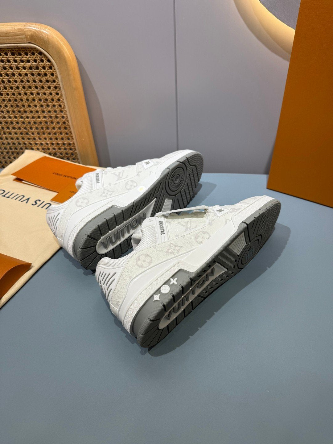 Sneakers Trainer 'Blanc Graffiti' — vue 22