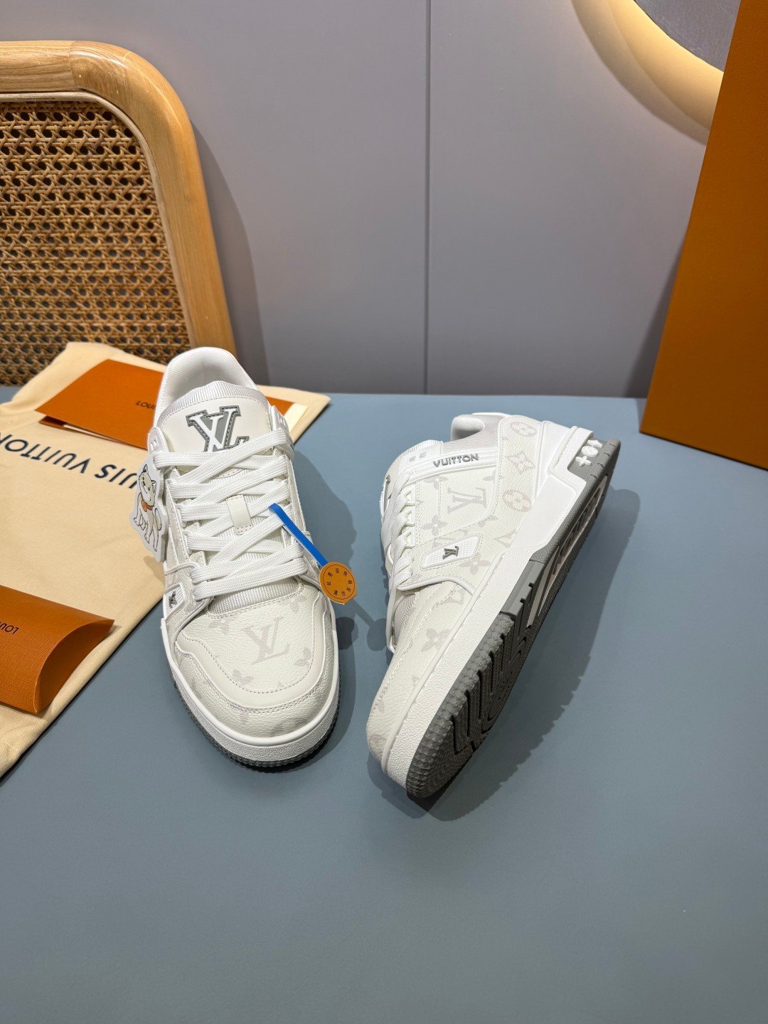 Sneakers Trainer 'Blanc Graffiti' — vue 25