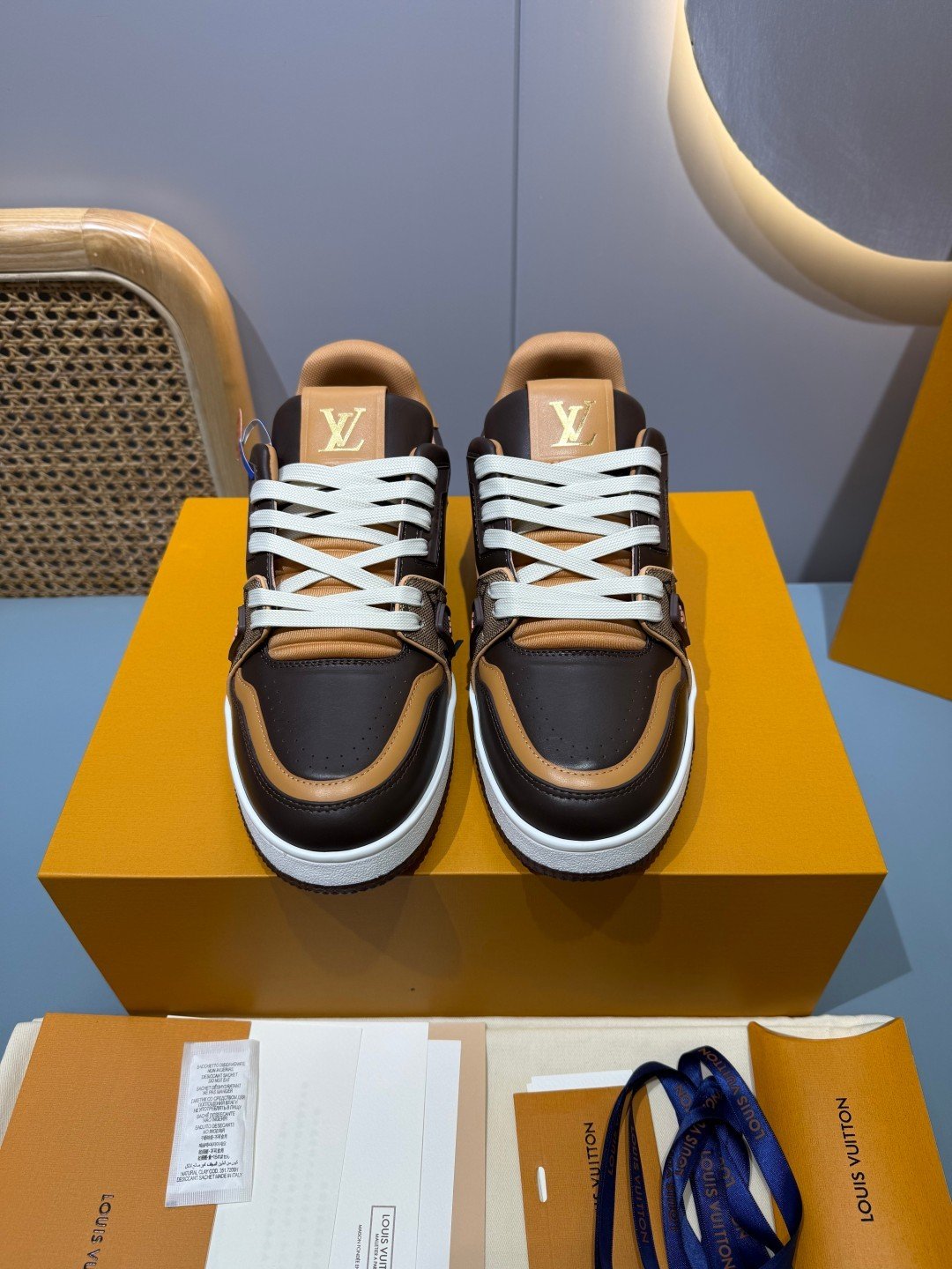 Sneakers Trainer 'Marron Orange Patch' — vue 4