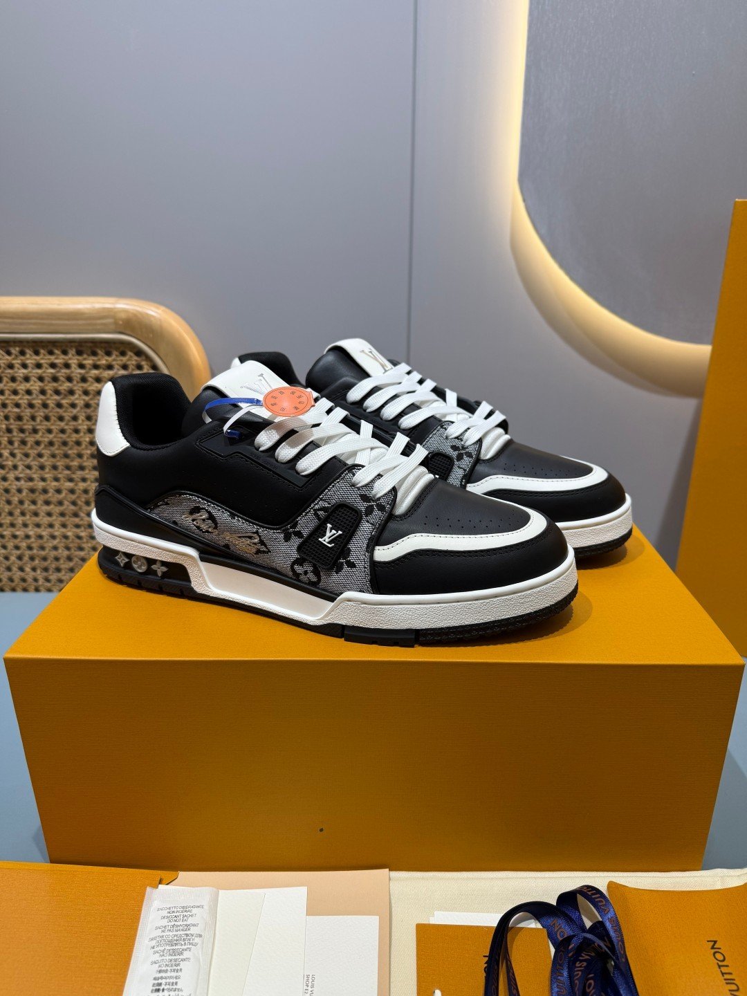 Sneakers Trainer 'Blanc Noir Patch'