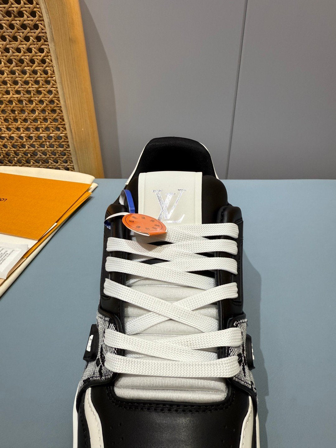 Sneakers Trainer 'Blanc Noir Patch' — vue 6