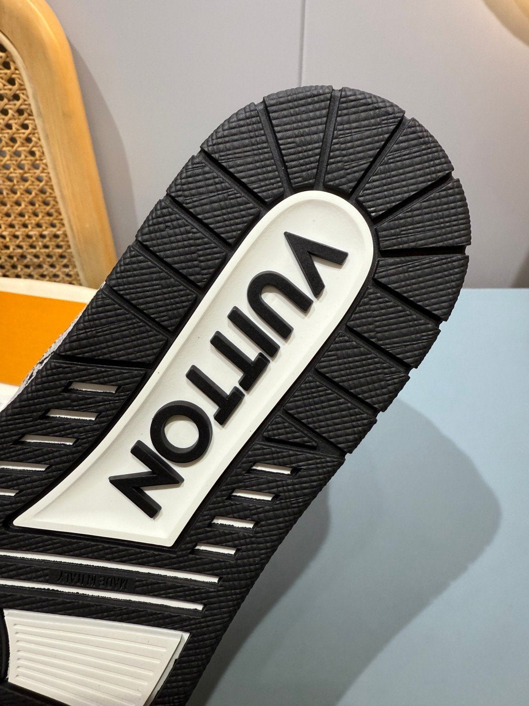 Sneakers Trainer 'Blanc Noir Patch' — vue 11