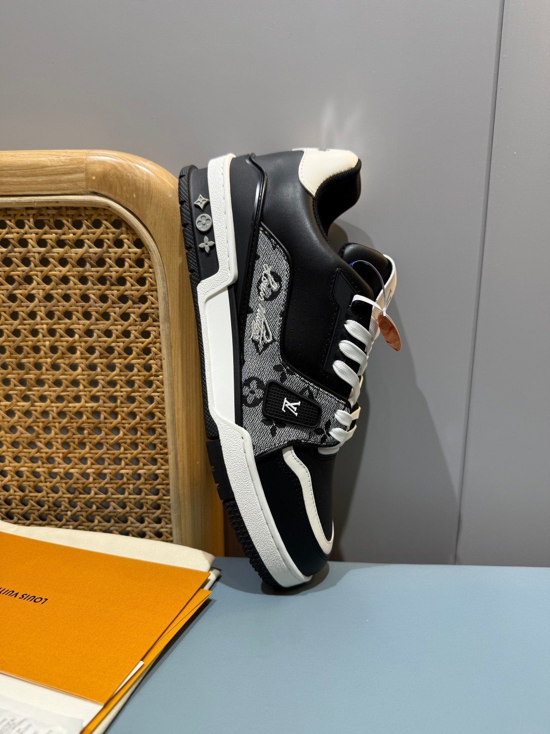 Sneakers Trainer 'Blanc Noir Patch' — vue 14