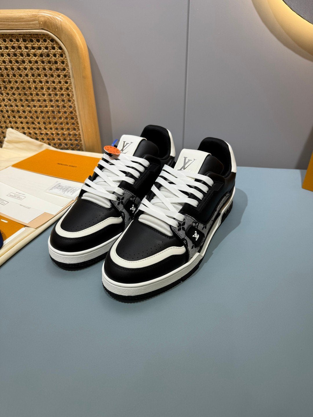 Sneakers Trainer 'Blanc Noir Patch' — vue 16