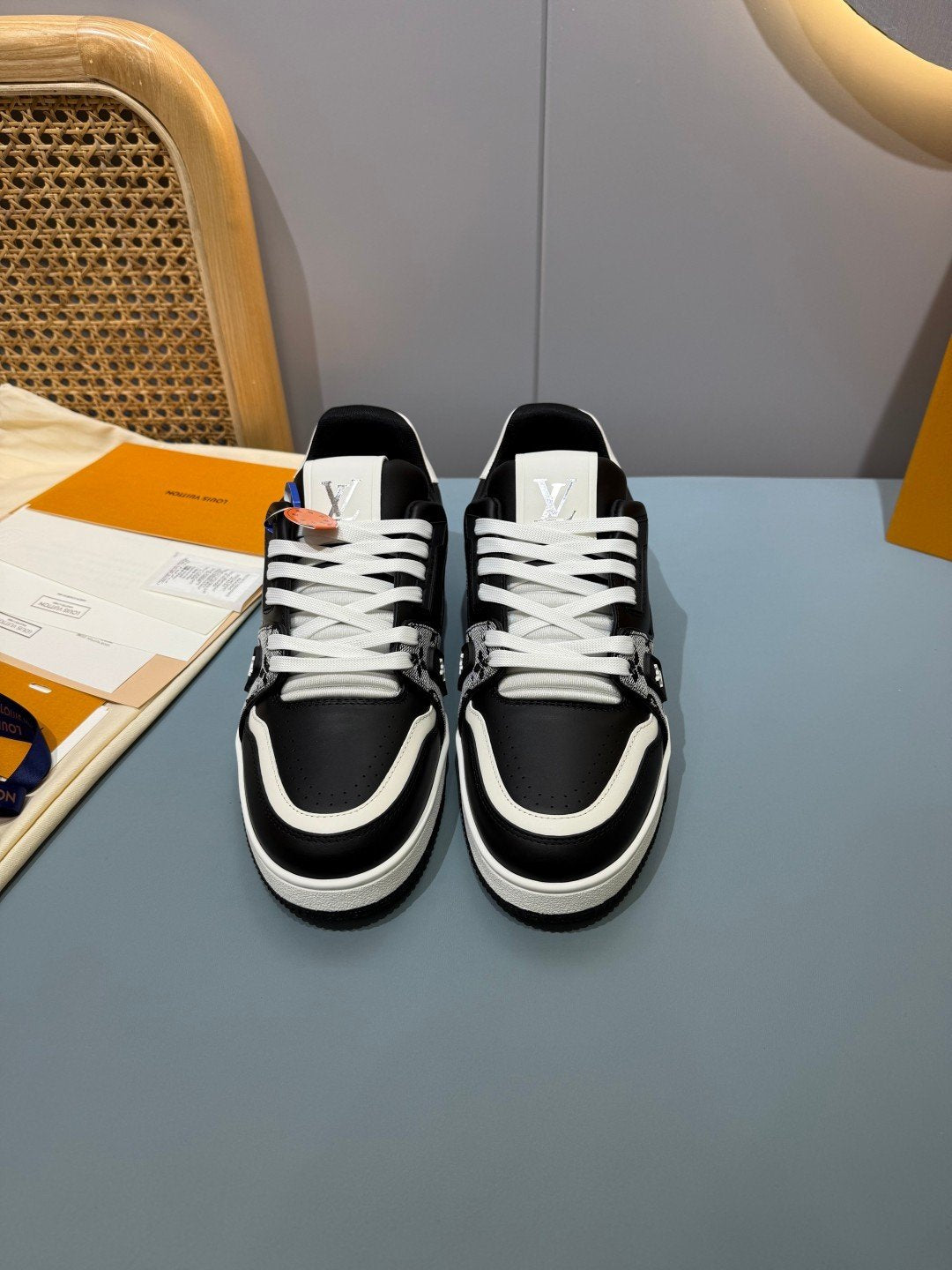 Sneakers Trainer 'Blanc Noir Patch' — vue 18