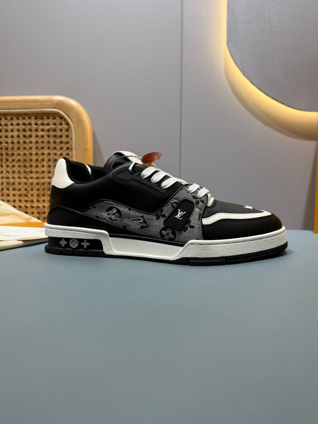 Sneakers Trainer 'Blanc Noir Patch' — vue 22