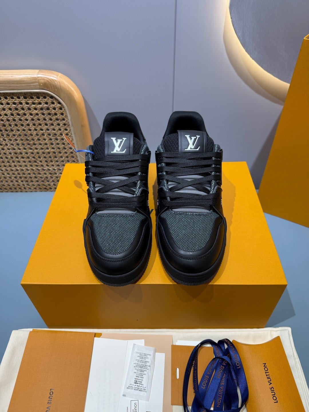 Sneakers Trainer 'Noir Mat Patch' — vue 4