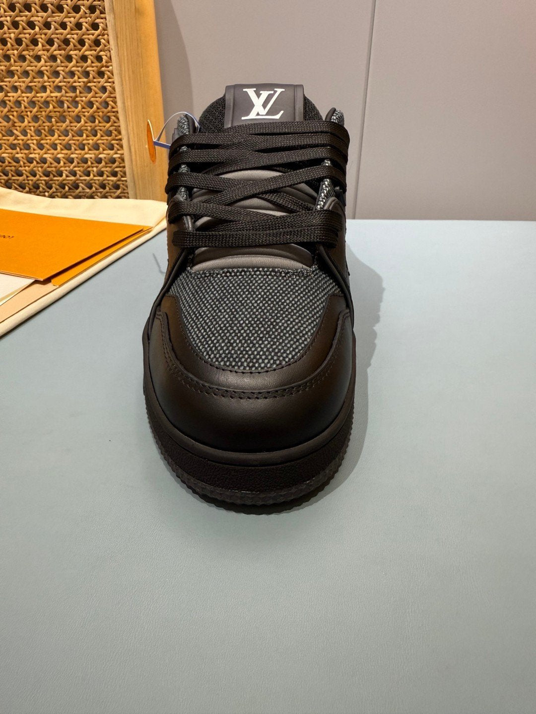 Sneakers Trainer 'Noir Mat Patch' — vue 9