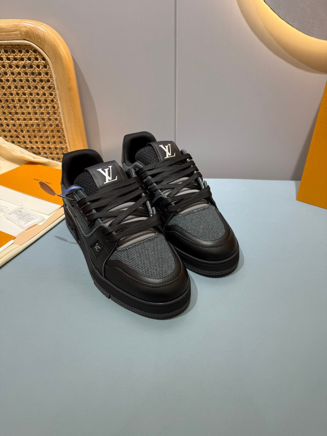 Sneakers Trainer 'Noir Mat Patch' — vue 17