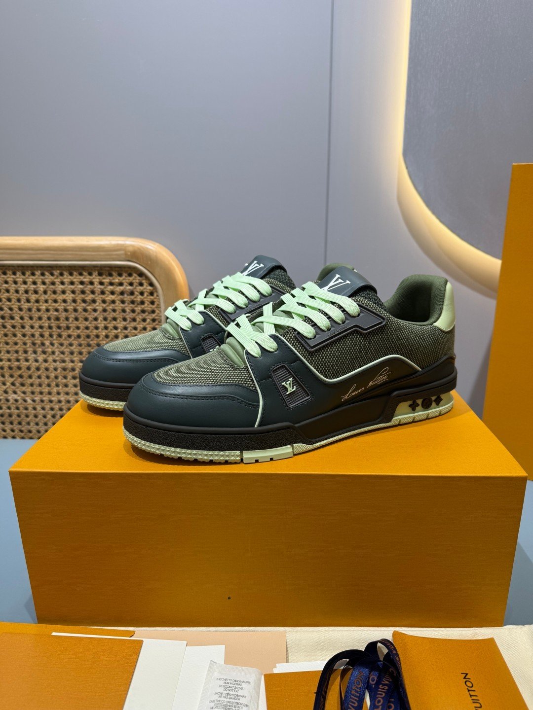 Sneakers Trainer 'Vert Olive Foncé' — vue 3