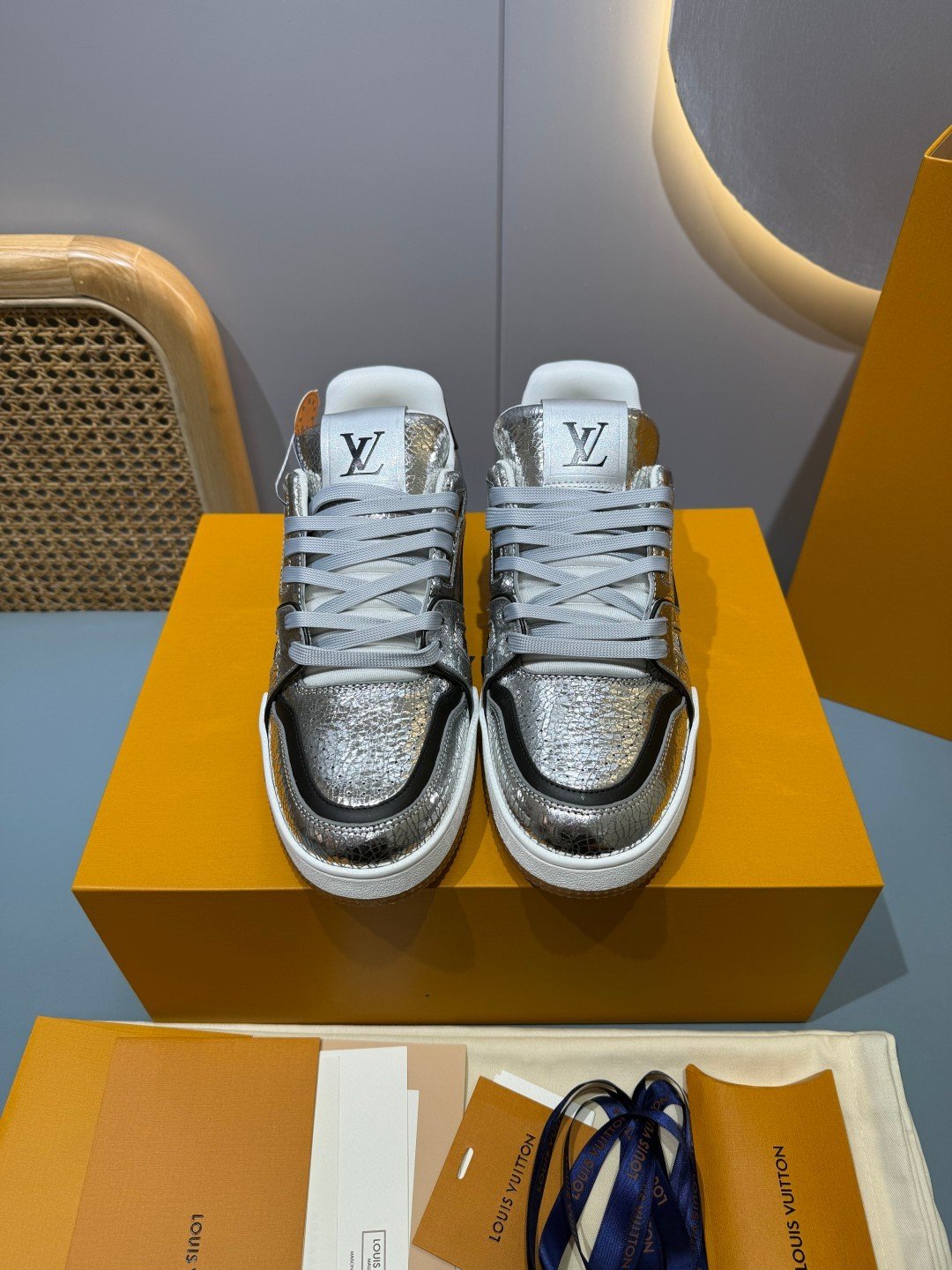 Sneakers Trainer 'Argent Miroir' — vue 4