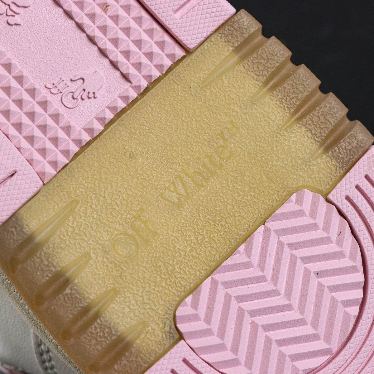 Off-White Out Of Office 'Blanc Rose' — vue 3