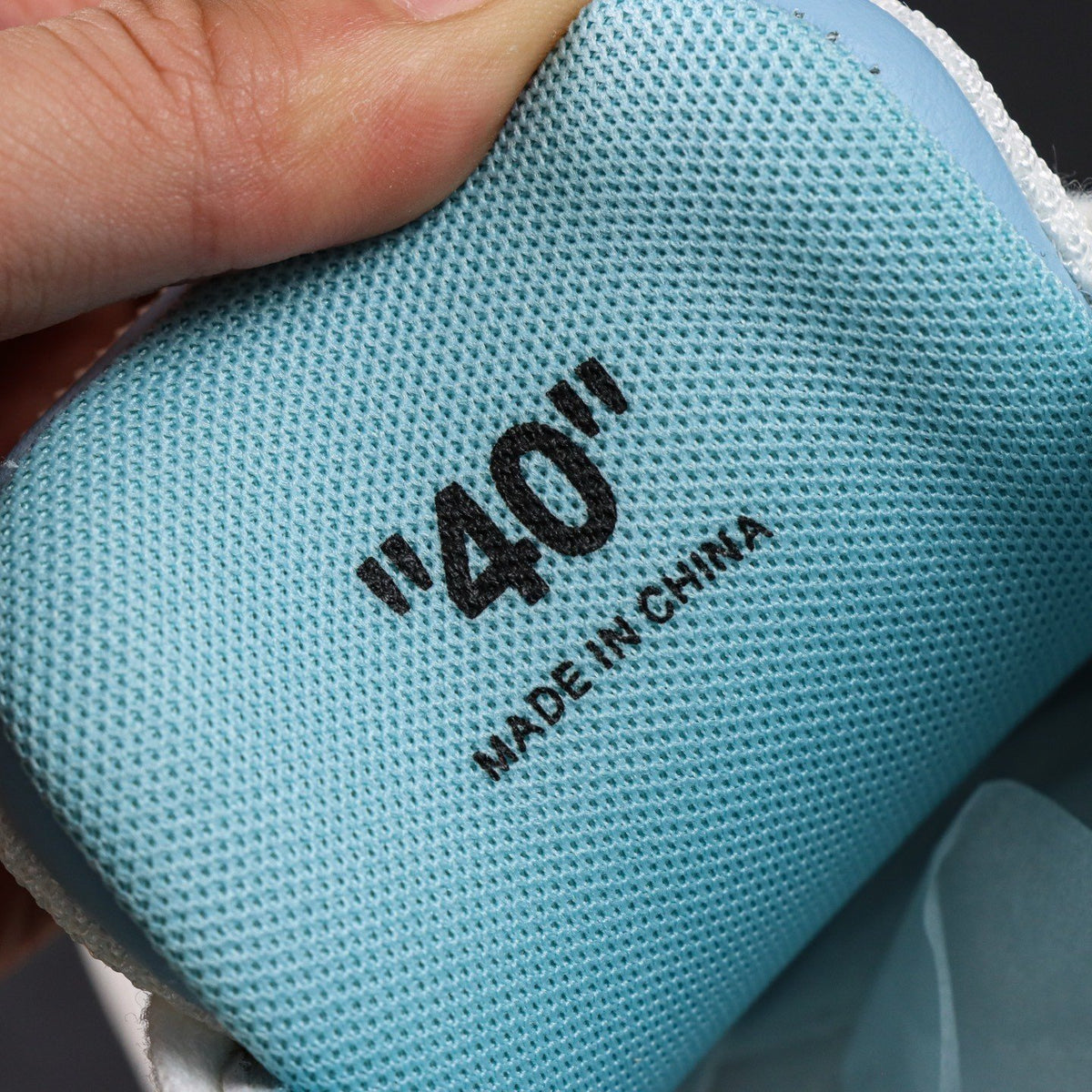 Off-White Out Of Office 'Blanc Bleu Glacier' — vue 3