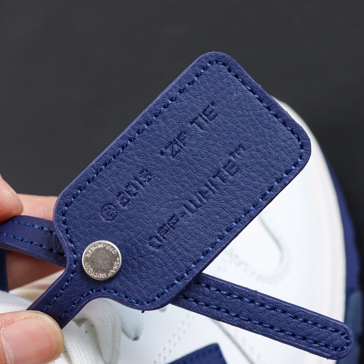 Off-White Out Of Office 'Blanc Bleu Nuit' — vue 3