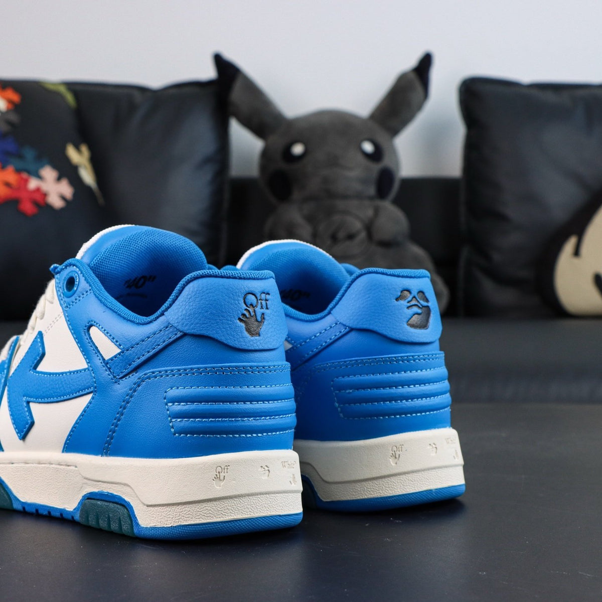 Off-White Out Of Office 'Bleu Électrique' — vue 15