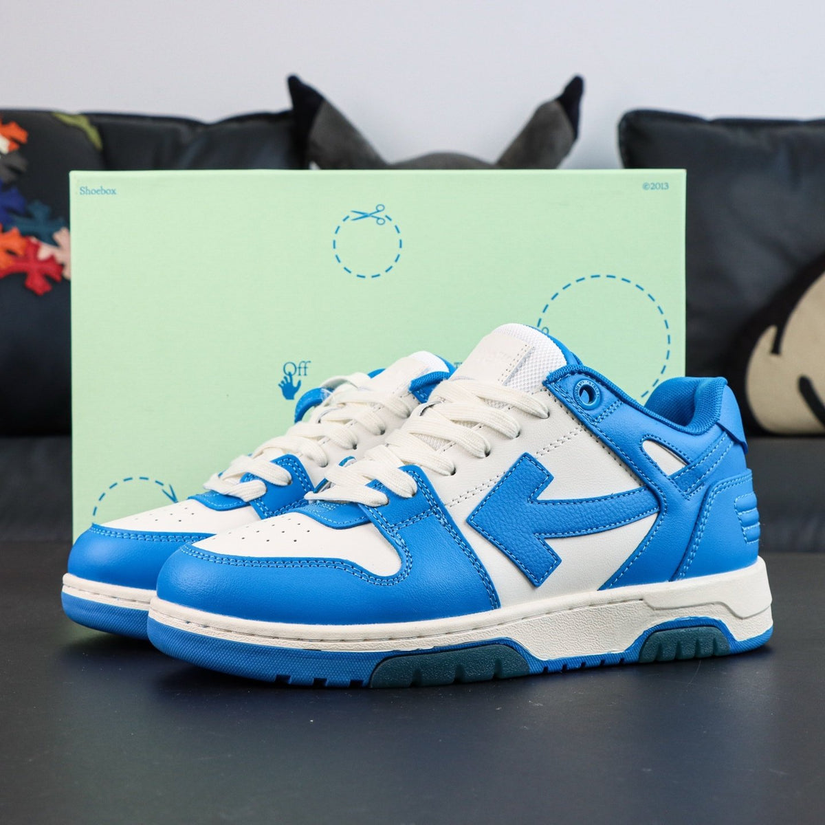 Off-White Out Of Office 'Bleu Électrique' — vue 16