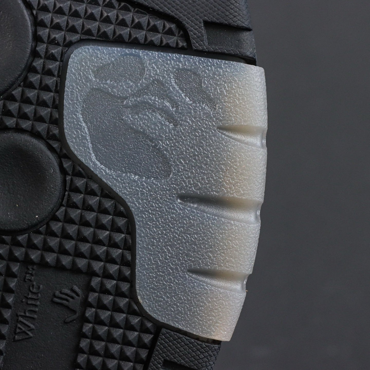 Off-White Out Of Office 'Noir Logo' — vue 2