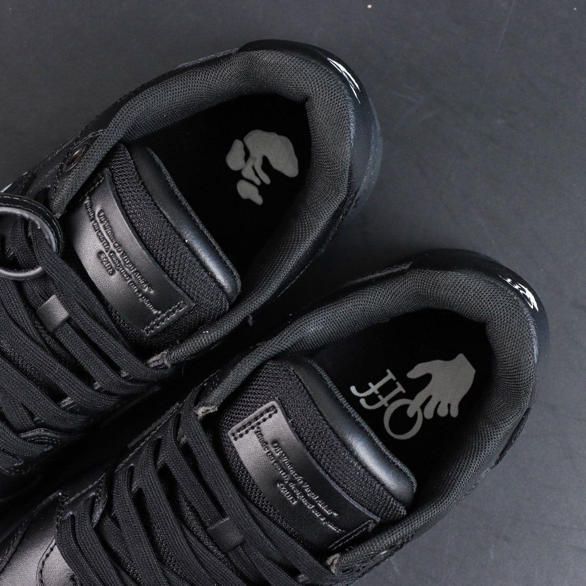 Off-White Out Of Office 'Noir Logo' — vue 12