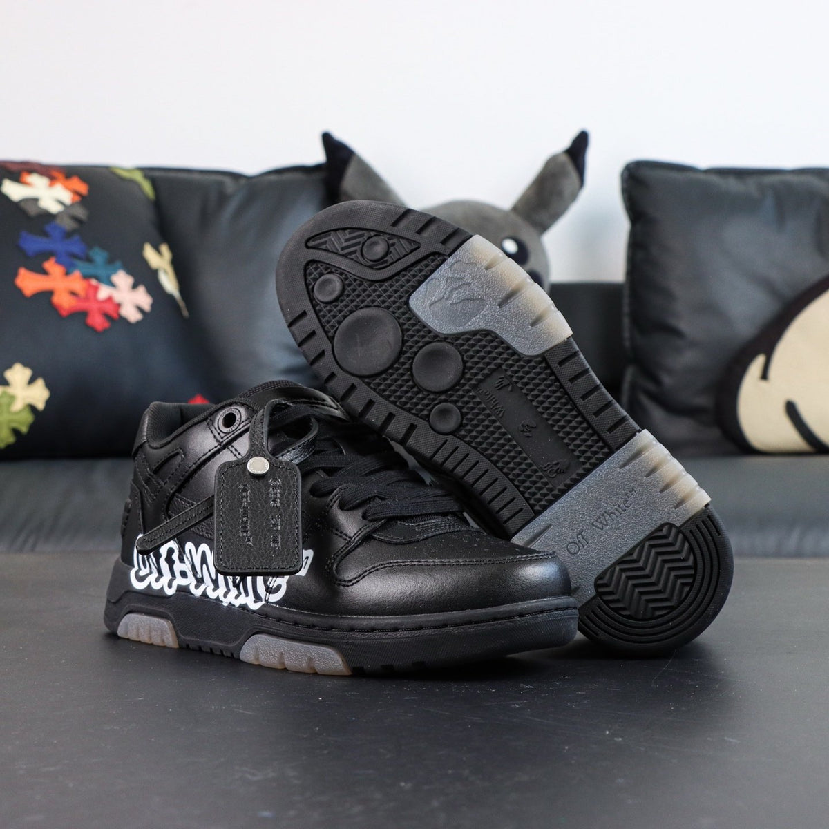 Off-White Out Of Office 'Noir Logo' — vue 17