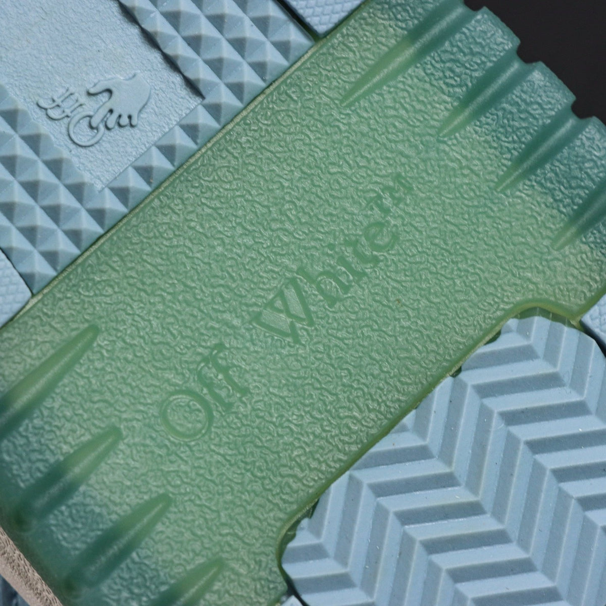 Off-White Out Of Office 'Bleu Ciel Pastel' — vue 6