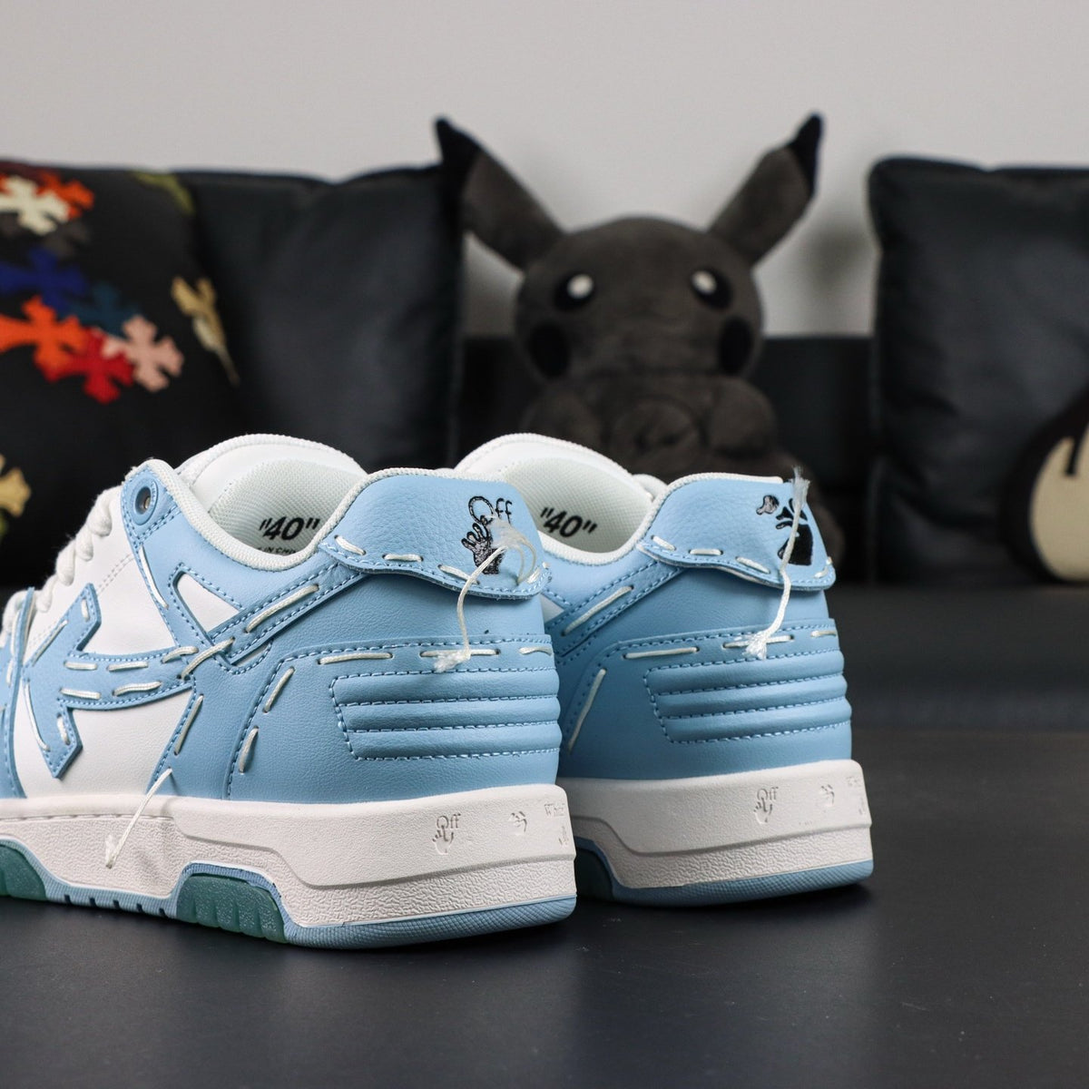 Off-White Out Of Office 'Bleu Ciel Pastel' — vue 15