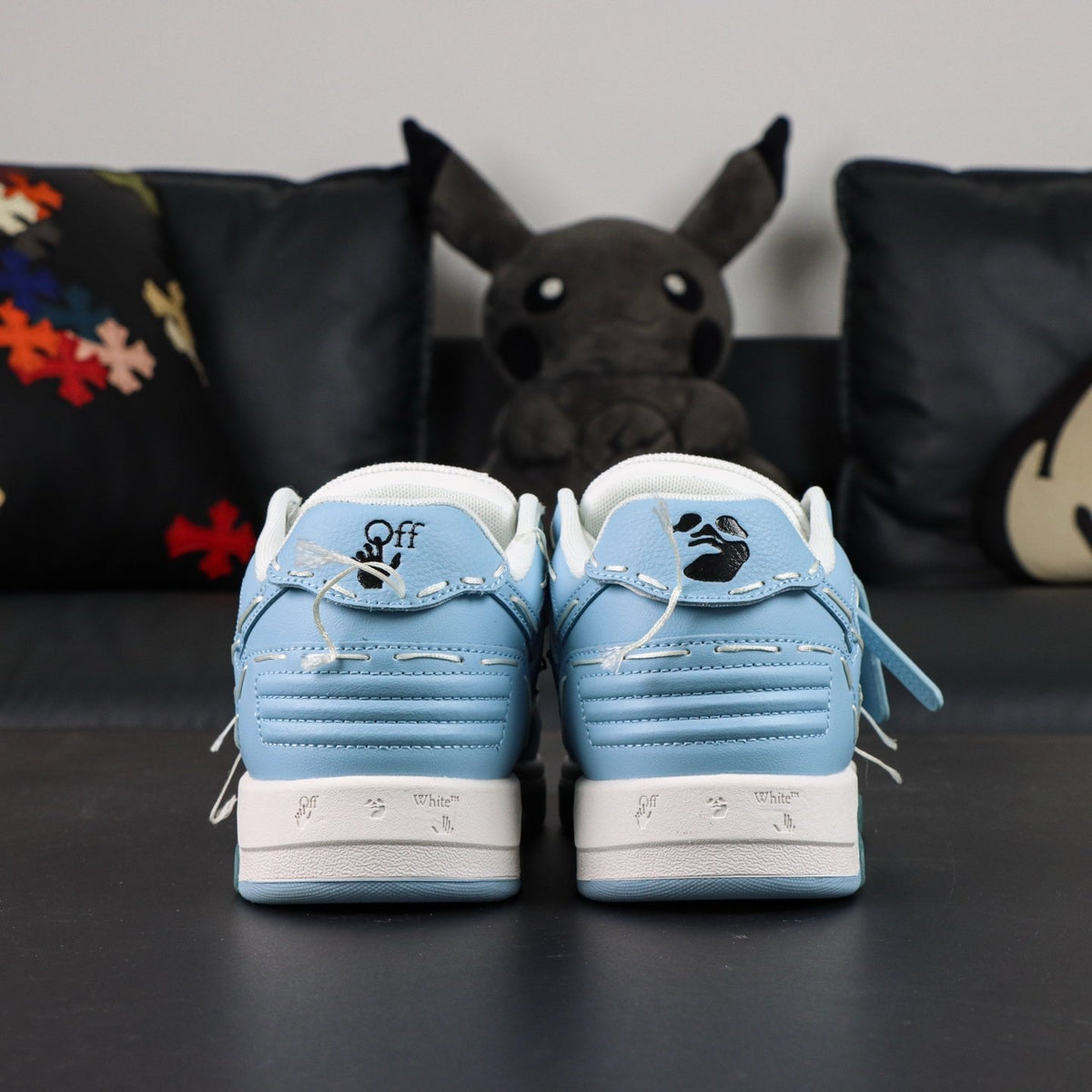 Off-White Out Of Office 'Bleu Ciel Pastel' — vue 18