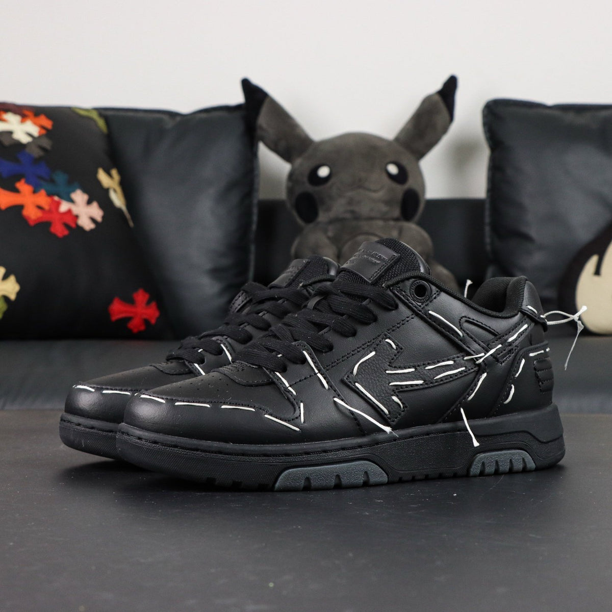Off-White Out Of Office 'Noir Graphique'