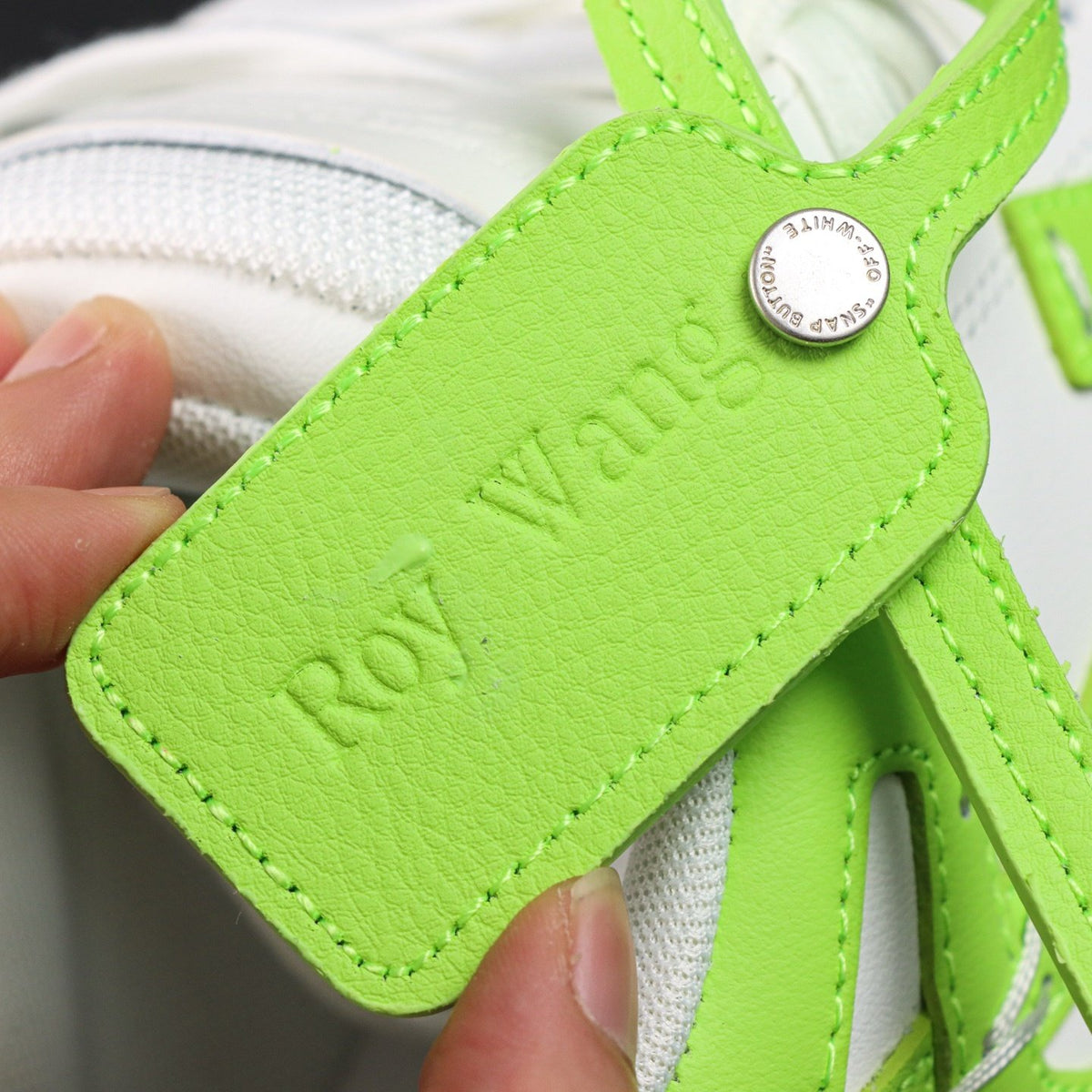 Off-White Out Of Office 'Vert Fluo' — vue 3