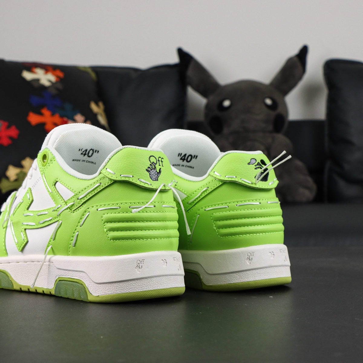 Off-White Out Of Office 'Vert Fluo' — vue 15