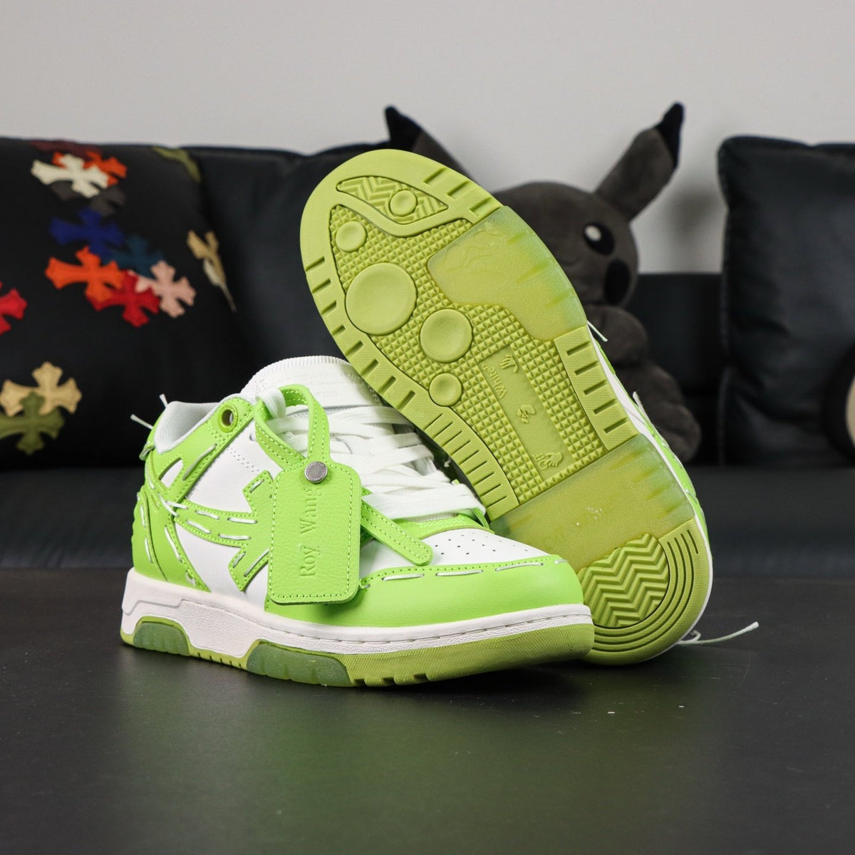 Off-White Out Of Office 'Vert Fluo' — vue 17