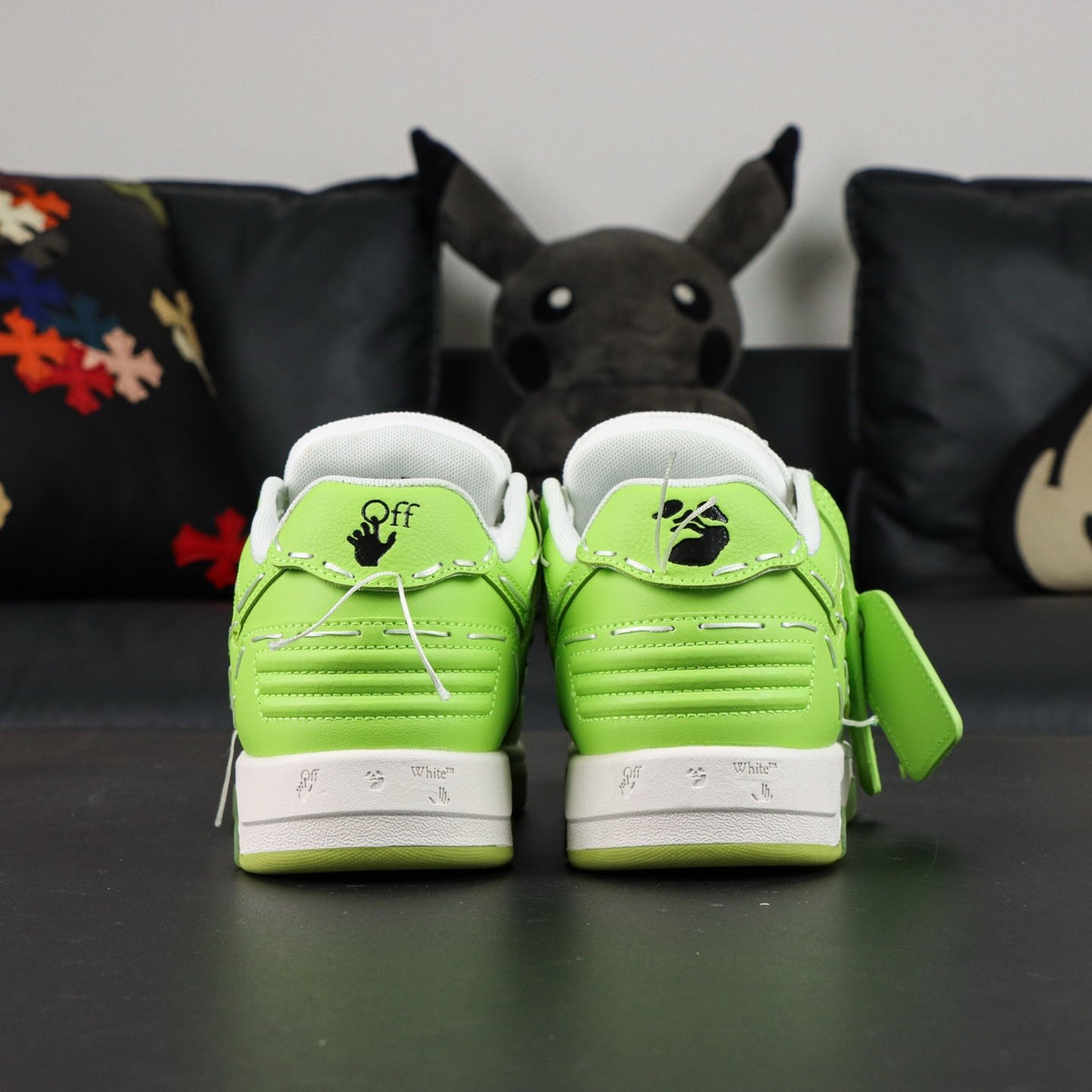 Off-White Out Of Office 'Vert Fluo' — vue 18