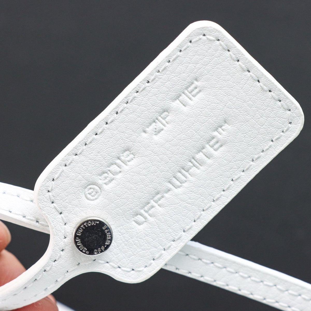 Off-White Out Of Office 'Blanc Noir Logo' — vue 3