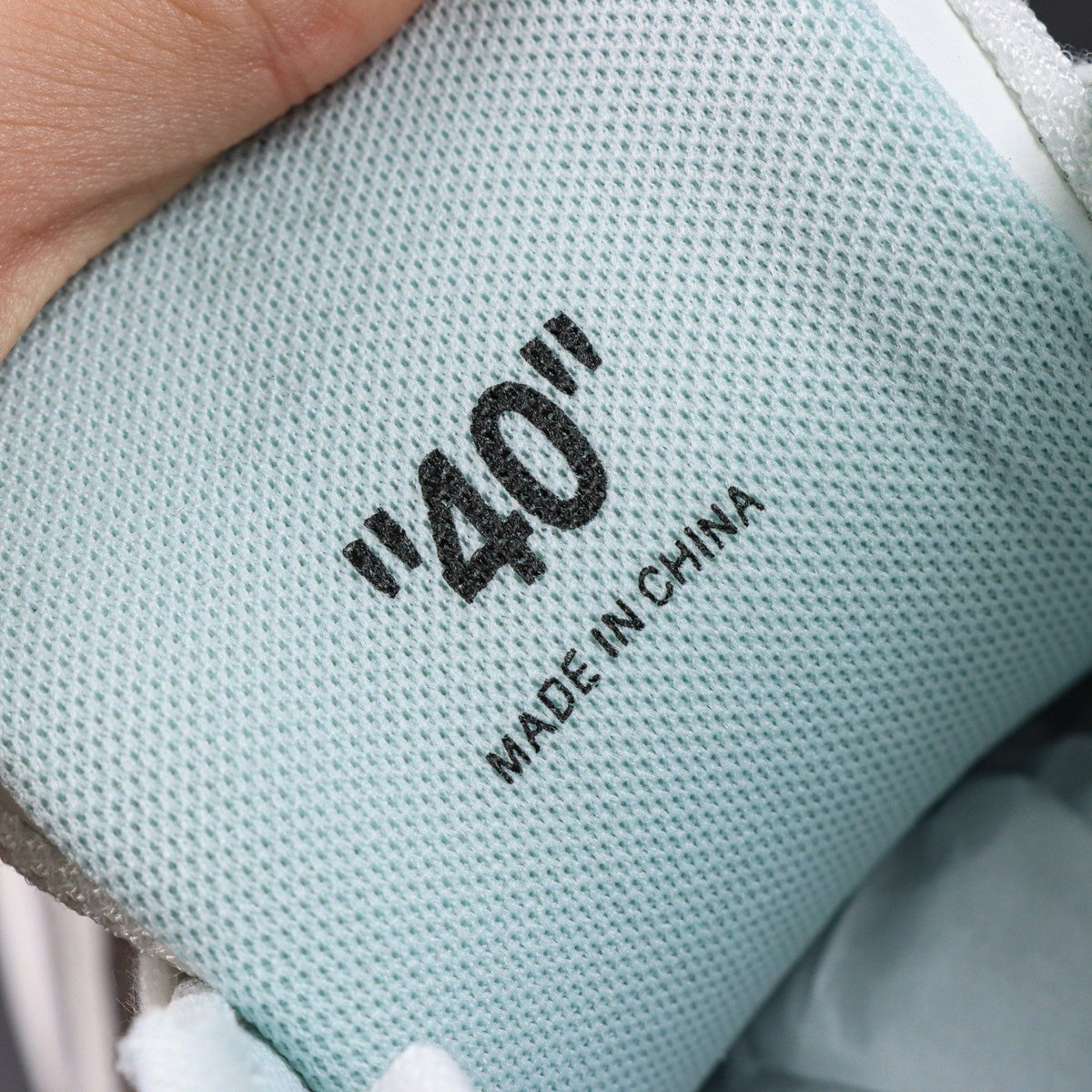Off-White Out Of Office 'Blanc For Walking' — vue 4